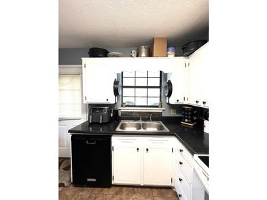 Enjoy lakefront living in Baymeadows with this 4-bedroom home - photo 32