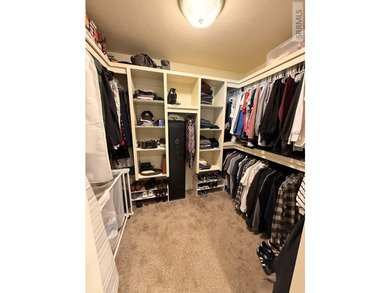 Welcome home to this spacious and beautifully maintained - photo 16