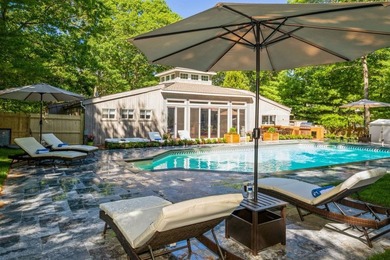 Welcome to 10 Winterberry Lane, where every detail exudes luxury - photo 2