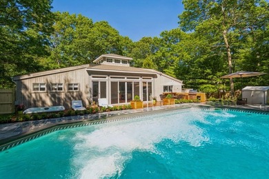Welcome to 10 Winterberry Lane, where every detail exudes luxury - photo 3