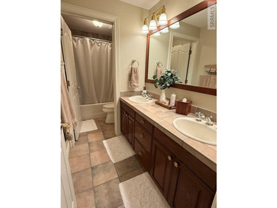 Welcome home to this spacious and beautifully maintained - photo 23