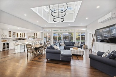 Welcome to 10 Winterberry Lane, where every detail exudes luxury - photo 4