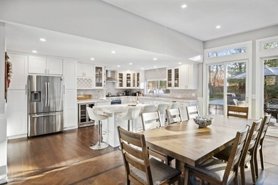 Welcome to 10 Winterberry Lane, where every detail exudes luxury - photo 6