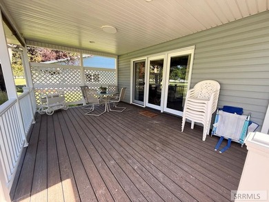 Welcome home to this spacious and beautifully maintained - photo 29