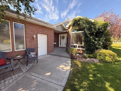 Welcome home to this spacious and beautifully maintained - photo 35