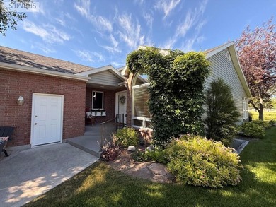 Welcome home to this spacious and beautifully maintained - photo 36