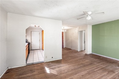 This two-bedroom, one-bath property presents a solid opportunity - photo 4