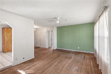 This two-bedroom, one-bath property presents a solid opportunity - photo 5