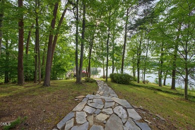 Private 3 bed, 4 bath home with 2 bonus rooms for additional - photo 4