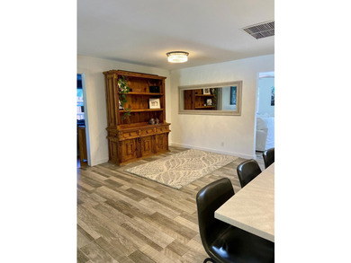 Welcome to this beautifully renovated 5-bedroom, 3-bathroom home - photo 12