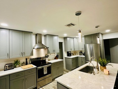 Welcome to this beautifully renovated 5-bedroom, 3-bathroom home - photo 18