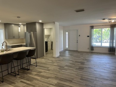 Welcome to this beautifully renovated 5-bedroom, 3-bathroom home - photo 22