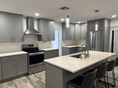 Welcome to this beautifully renovated 5-bedroom, 3-bathroom home - photo 23