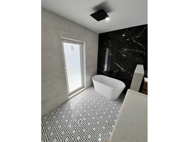 One or more photo(s) has been virtually staged. Motivated seller