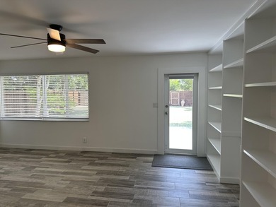 Welcome to this beautifully renovated 5-bedroom, 3-bathroom home - photo 32