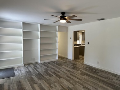 Welcome to this beautifully renovated 5-bedroom, 3-bathroom home - photo 33