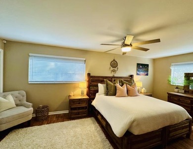 Welcome to this beautifully renovated 5-bedroom, 3-bathroom home - photo 45