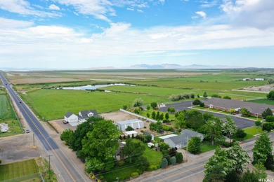 The state of Utah granted 700 Acres of Grazing Rights. Total - photo 5