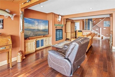 Experience high-end, turn-key, low-maintenance lake living on - photo 12