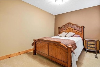 Experience high-end, turn-key, low-maintenance lake living on - photo 15