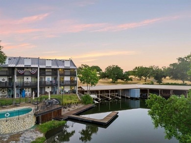 LOCATION, LOCATION, LOCATION! This amazing townhome in Horseshoe - photo 3