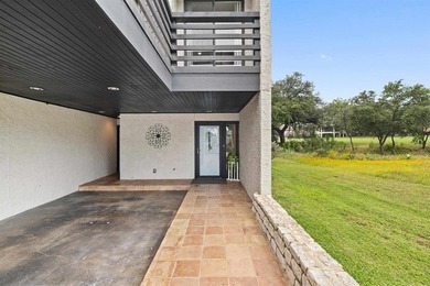 LOCATION, LOCATION, LOCATION! This amazing townhome in Horseshoe - photo 4