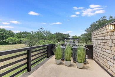 LOCATION, LOCATION, LOCATION! This amazing townhome in Horseshoe - photo 5