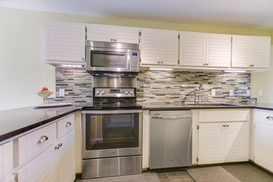 LOCATION, LOCATION, LOCATION! This amazing townhome in Horseshoe - photo 9