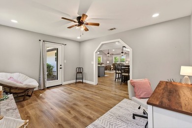 Country living on the edge of town! This 3 bedroom 2 bath home - photo 24