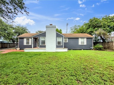 Charming One-of-a-Kind Home with Private Guest House - Over 1 - photo 2