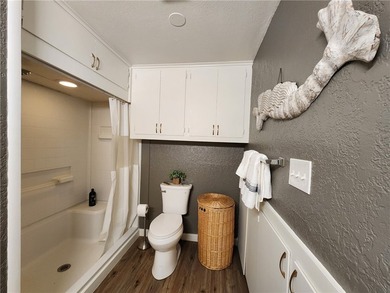 Welcome to your peaceful oasis! This fully updated country lake - photo 11