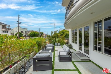 Exceptional Silver Strand residence featuring 4 bedrooms, 3.5 - photo 12