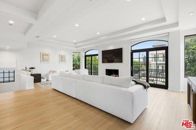 Exceptional Silver Strand residence featuring 4 bedrooms, 3.5 - photo 18