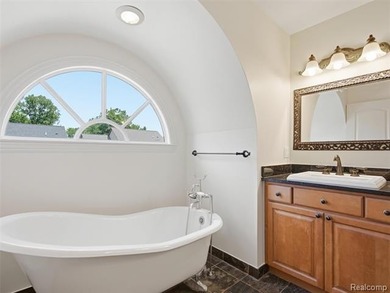 A rare Forester Square trifecta; quality craftsmanship, meets - photo 20