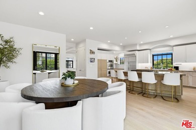 Exceptional Silver Strand residence featuring 4 bedrooms, 3.5 - photo 27