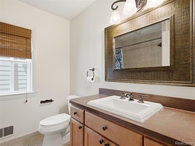 A rare Forester Square trifecta; quality craftsmanship, meets - photo 27