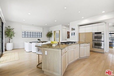 Exceptional Silver Strand residence featuring 4 bedrooms, 3.5 - photo 31
