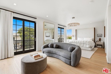 Exceptional Silver Strand residence featuring 4 bedrooms, 3.5 - photo 32