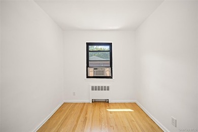 Welcome to this charming garden-style co-op located in the heart - photo 2