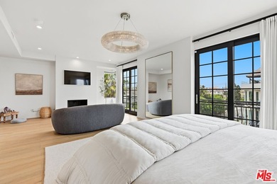 Exceptional Silver Strand residence featuring 4 bedrooms, 3.5 - photo 33