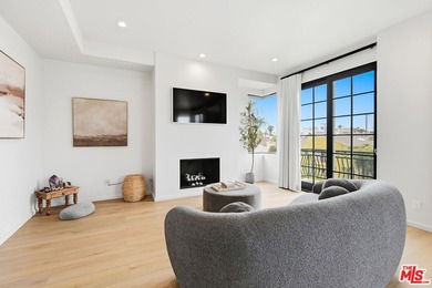 Exceptional Silver Strand residence featuring 4 bedrooms, 3.5 - photo 34