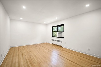 Welcome to this charming garden-style co-op located in the heart - photo 6