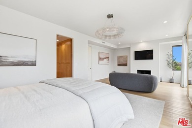 Exceptional Silver Strand residence featuring 4 bedrooms, 3.5 - photo 37