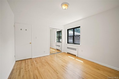 Welcome to this charming garden-style co-op located in the heart - photo 10