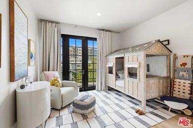 Exceptional Silver Strand residence featuring 4 bedrooms, 3.5 - photo 43