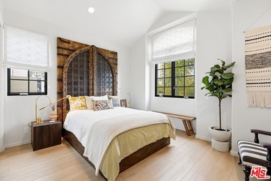 Exceptional Silver Strand residence featuring 4 bedrooms, 3.5 - photo 44
