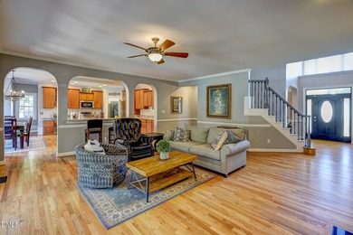 Perfect for entertainers alike, this beautiful all brick home - photo 13