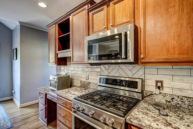 Perfect for entertainers alike, this beautiful all brick home - photo 19