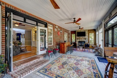 Perfect for entertainers alike, this beautiful all brick home - photo 26
