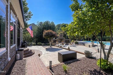 Perfect for entertainers alike, this beautiful all brick home - photo 35